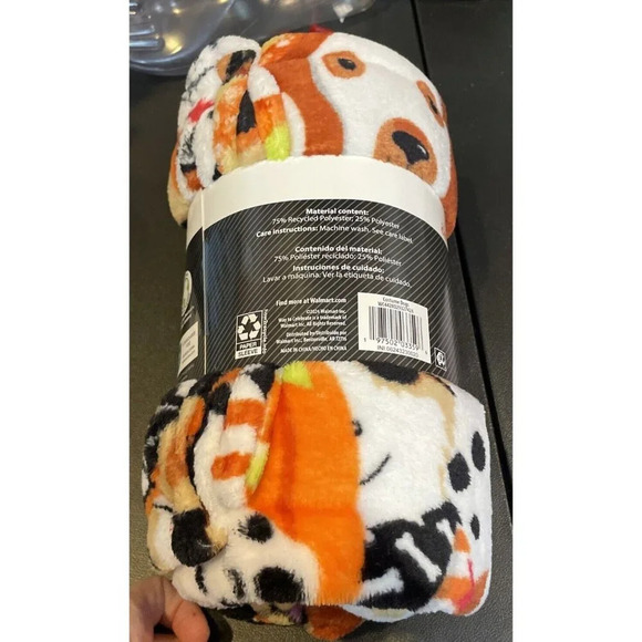 Halloween Plush Throw Dachshund Bulldog Asst Costume Dogs Blanket 50” X 60” NEW - Picture 3 of 3